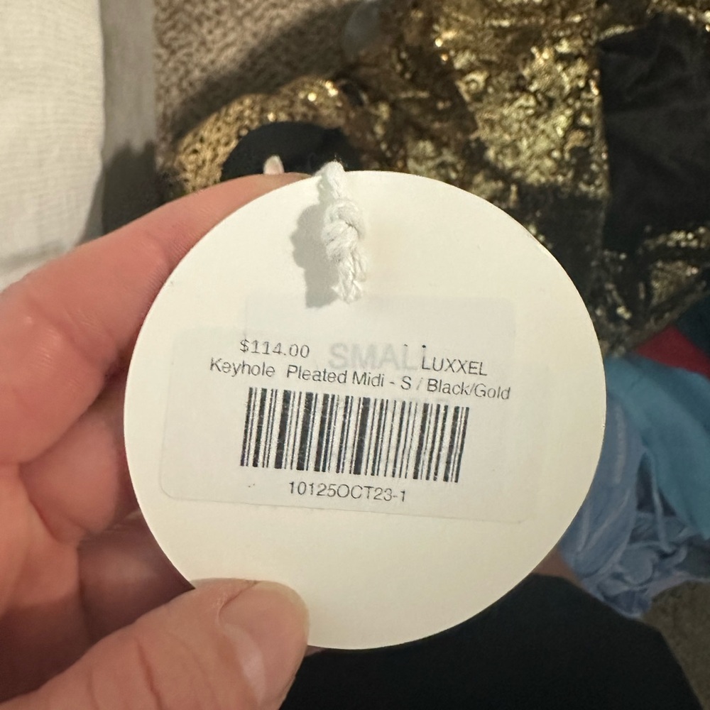 Luxxel gold sequin cutout dress - Picture 7 of 7